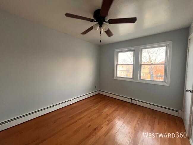 Building Photo - 1622 N 40th Ave