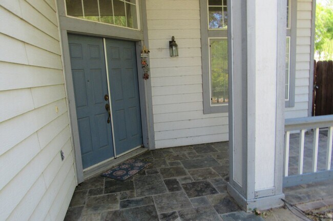 Building Photo - Beautiful 4 Bed/3 Bath Tracy Home with Pool and Fresh Paint