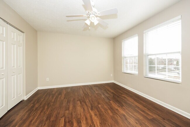 Building Photo - 608 Elderberry Way