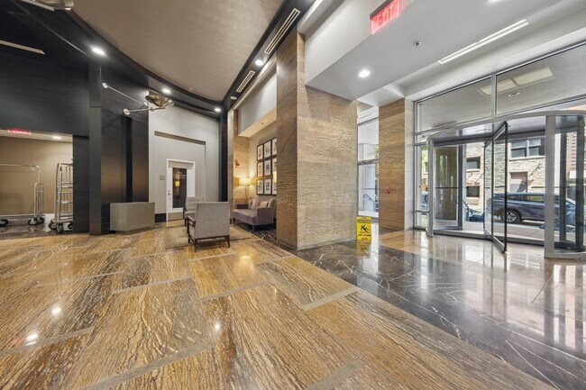 Building Photo - 1125 Maxwell Ln