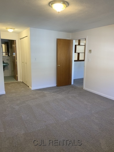 Building Photo - 5 Viking Ct