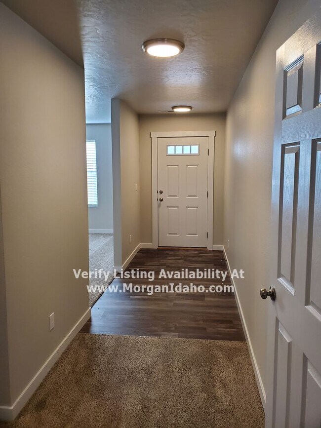 Building Photo - 10082 W Campville St