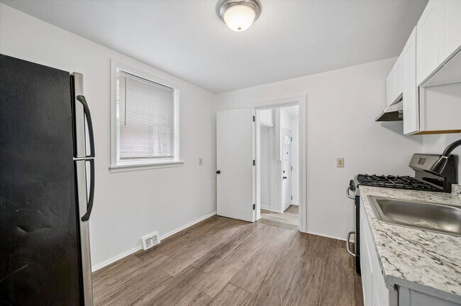 Building Photo - 427 N Redfield St