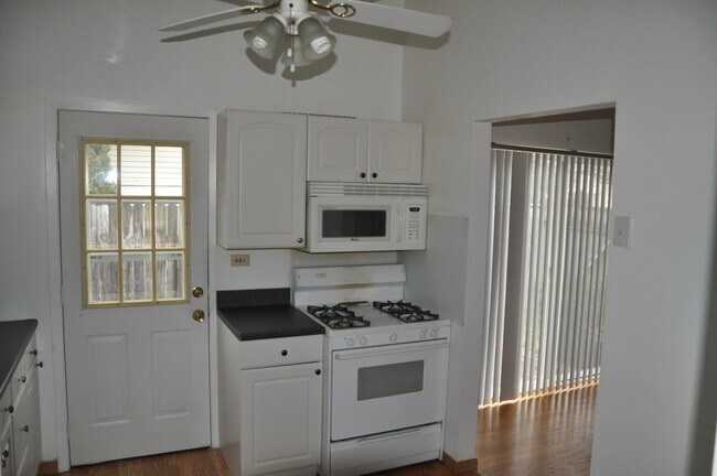 Building Photo - 504 Michael Manor