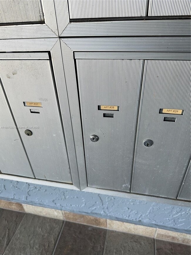 Building Photo - 1300 W 53rd St