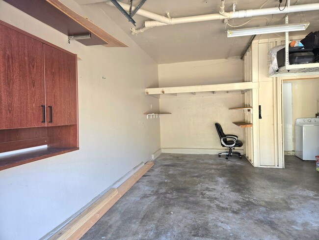 Building Photo - Newly Renovated Gorgeous 1 bedroom, 1 bath...