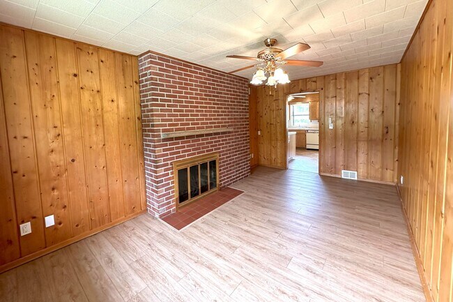 Building Photo - 3 bd Rambler in View Ridge Neighborhood