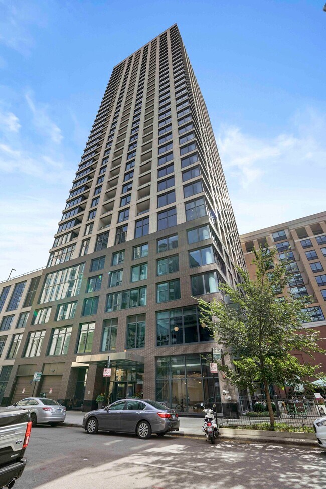 Building Photo - 139 W Superior St