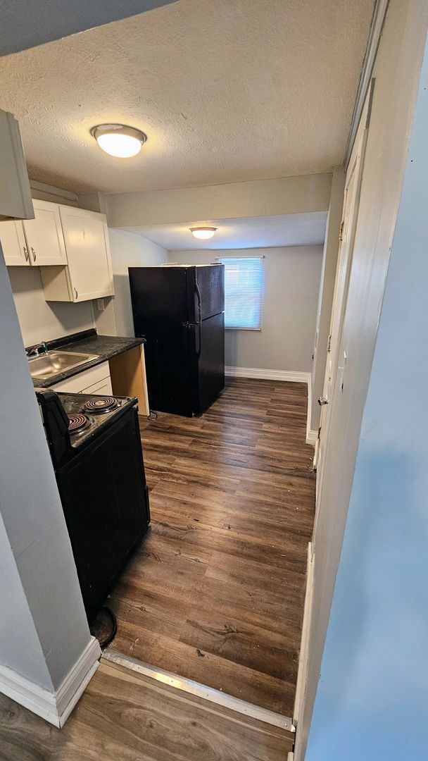 Building Photo - 142-144 West Park Avenue