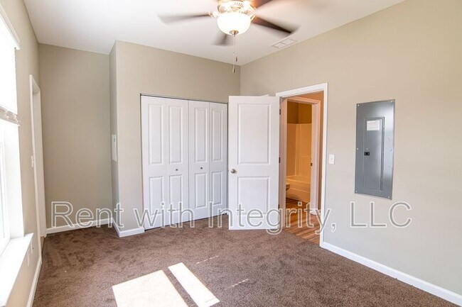 Building Photo - 2200 Del Carmel Way