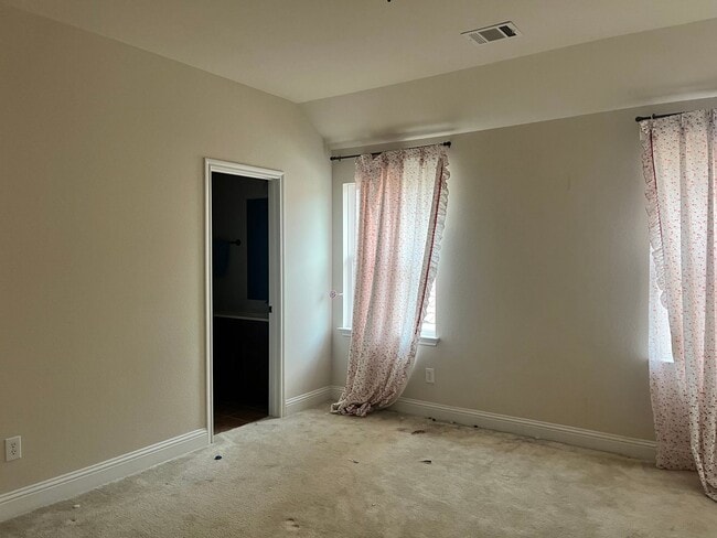 Building Photo - 13930 Willow Bend Dr
