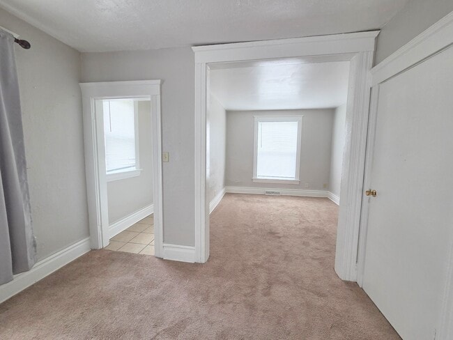 Building Photo - 217 W Masterson Ave