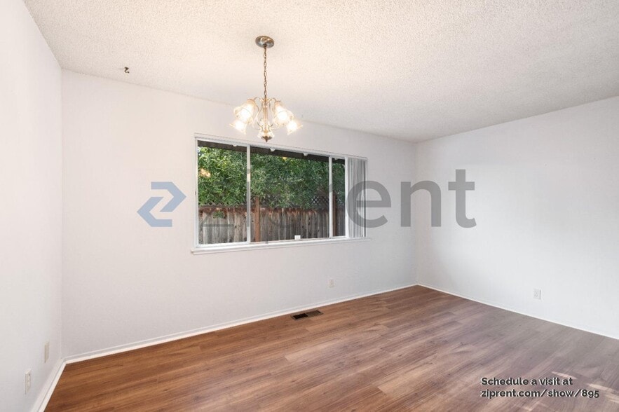 Building Photo - Unit