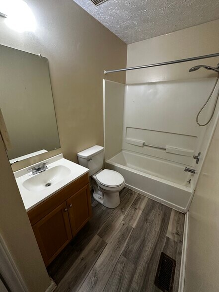 Building Photo - 4850 National Rd