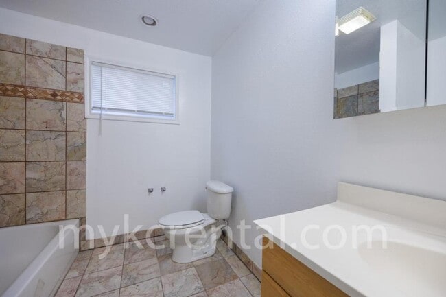Building Photo - 3026 S 33rd St