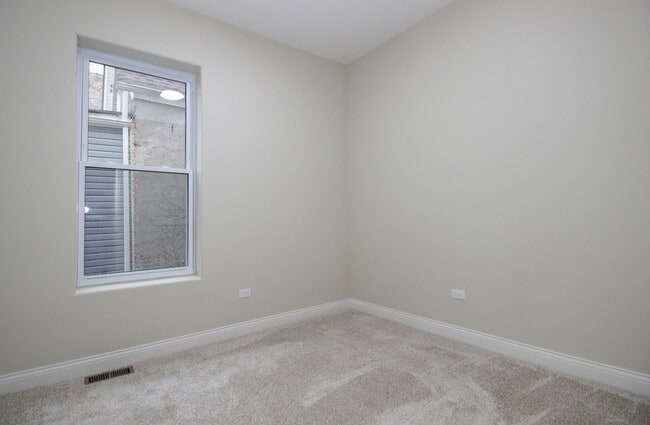 Building Photo - 5738 S Sangamon St