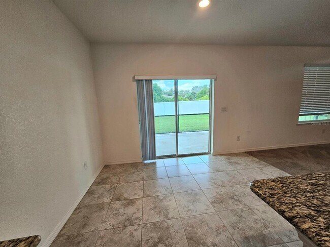 Building Photo - 3050 Beacon Dr