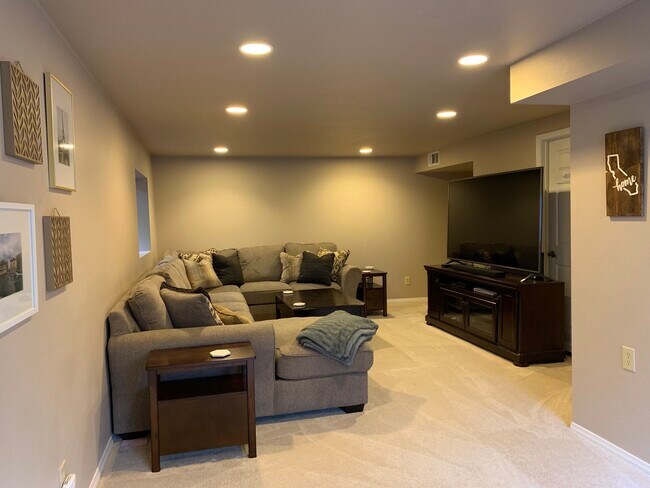 Building Photo - 3340 Richmond Dr