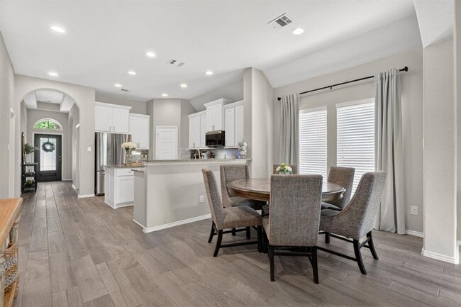 Building Photo - 209 Lacey Oak Lp