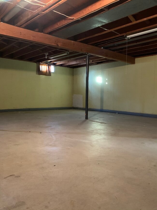 Building Photo - 18342 Clairmont Dr