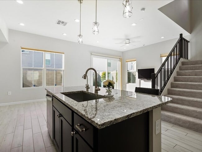 Building Photo - 5053 E Anderson Dr