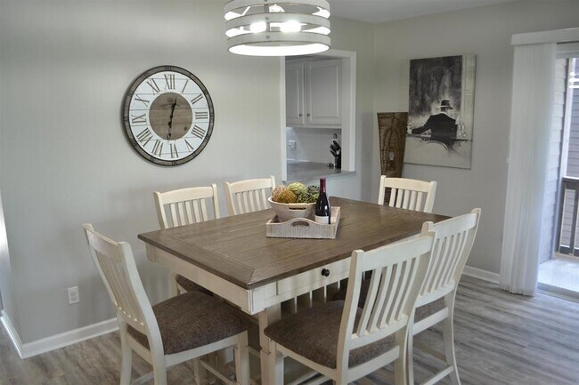 Building Photo - 200 Hamilton Oaks Dr