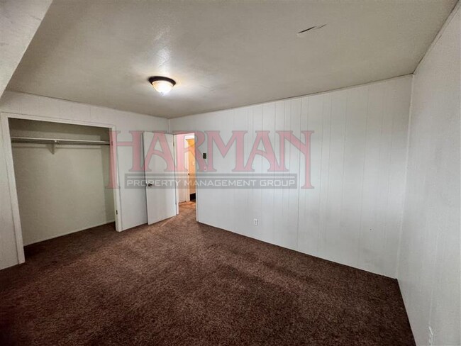 Building Photo - 1083 N 150 W