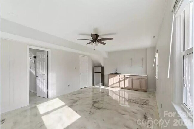 Building Photo - "Discover Comfort and Space in Charlotte: 4-Bed, 3-Bath Gem on Red Carriage Lane!"