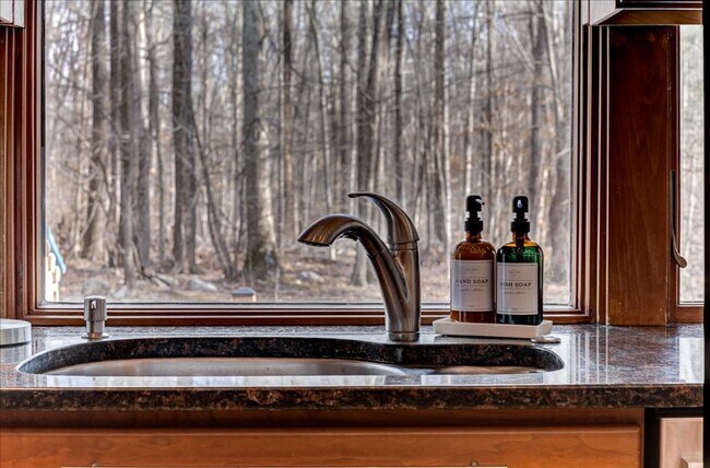 Building Photo - 441 Burlingham Rd