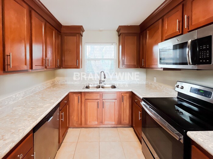 Building Photo - 6011 Meadow Ln