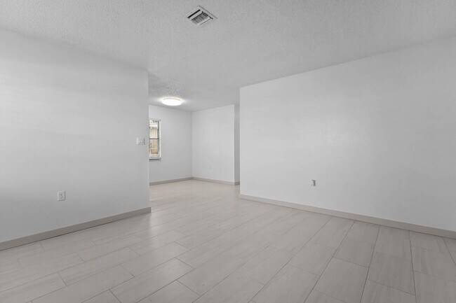 Building Photo - 2818 NE 7th St