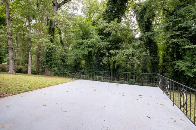 Building Photo - 2926 Gresham Rd S E