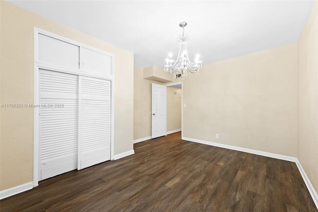 Building Photo - 1315 N 19th Ave