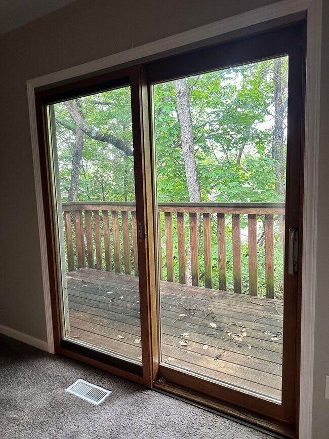 Building Photo - PRICE REDUCED! 3 bedroom, 2.5 bath Townhouse: Cedar Grove Townhomes!