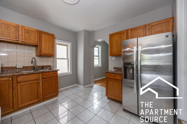 Building Photo - 2655 W Homer St