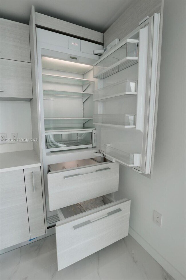 Building Photo - 650 NE 32nd St