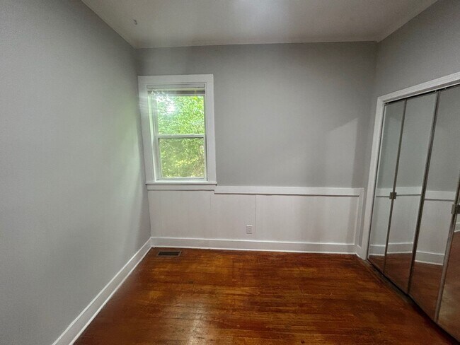 Building Photo - Historic Cayce/West Columbia Affordable  Duplex