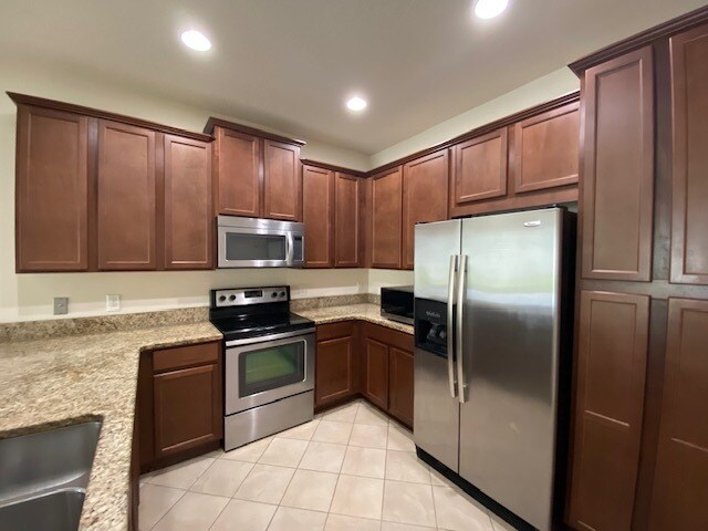 Building Photo - 7347 Azalea Cove Cir