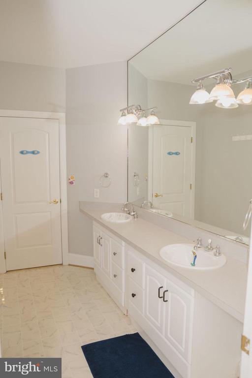 Building Photo - 6902 Tower of London Dr