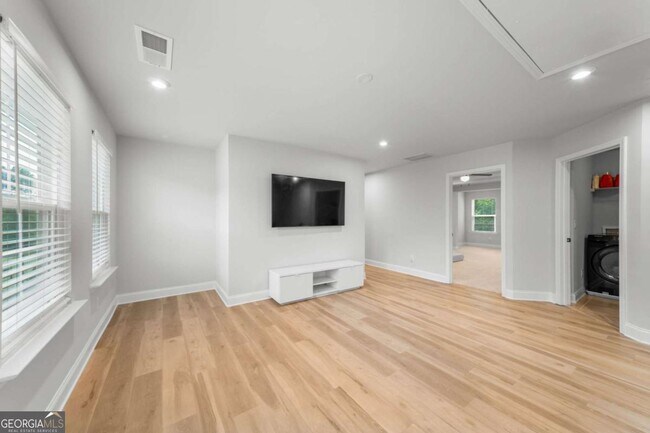 Building Photo - 96 Fairway Dr