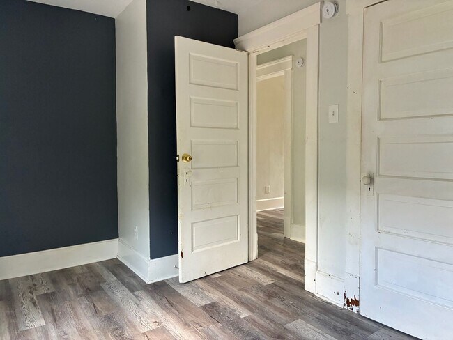 Building Photo - Charming 3-Bedroom Property in Prime Location