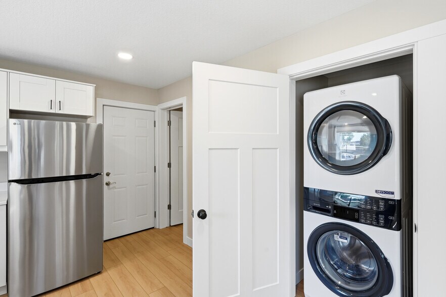 In-Unit Washer/Dryer - 12605 Main St