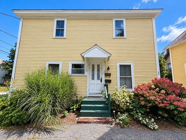 Building Photo - 58 Oak St