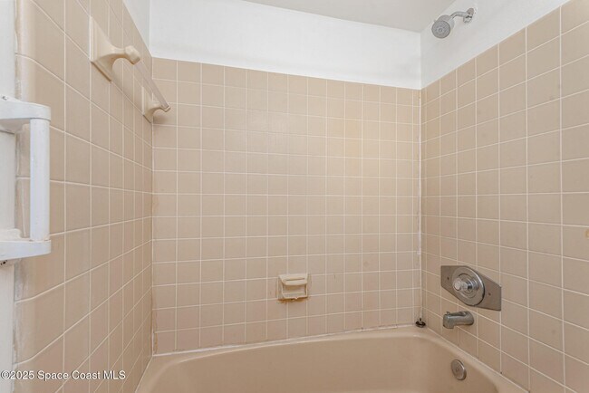 Building Photo - 261 Edgewater Ave SE