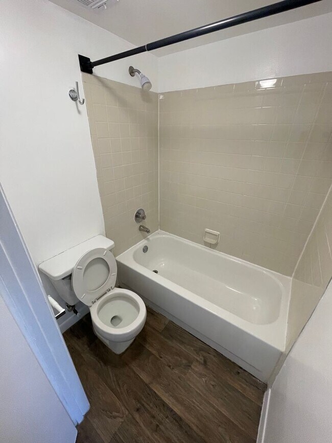 Building Photo - ONE BEDROOM ONE BATHROOM!! Waterfront Comm...
