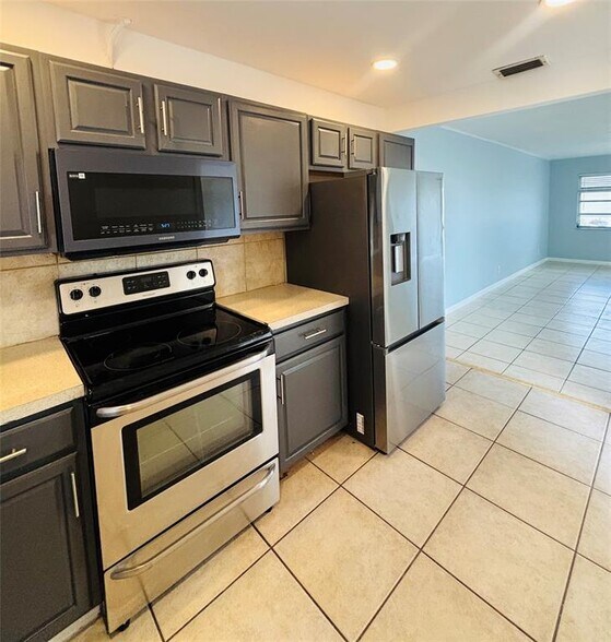 Building Photo - 2671 NW 65th Ave