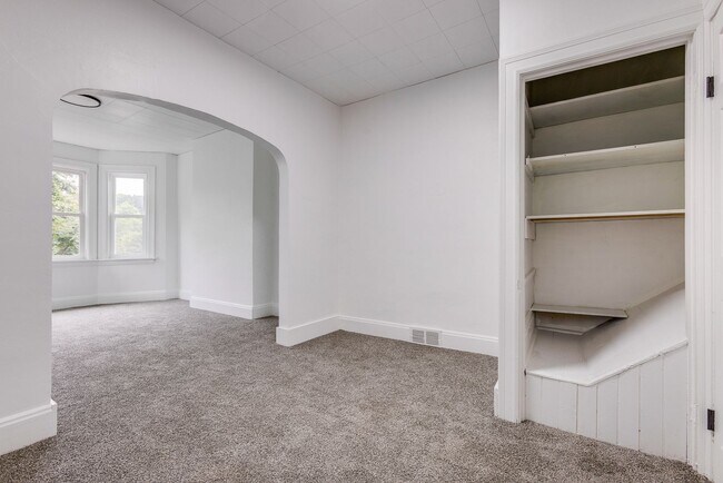 Building Photo - AVAILABLE August 2026 - Fully Renovated Mount Washington Charmer with Historic Details & Modern U...