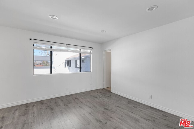 Building Photo - 12358 Moorpark St