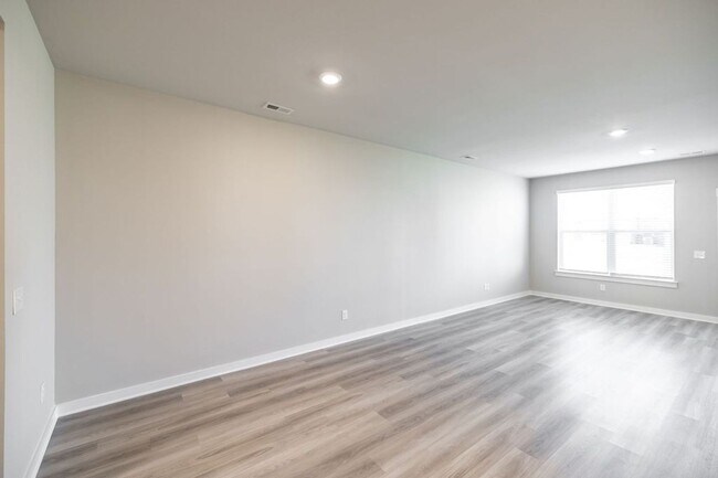 Building Photo - AVAILABLE NOW in Foxland Crossing
