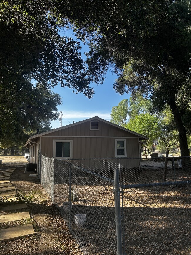 Building Photo - 1723 Buckman Springs Rd